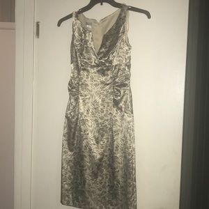 Very flattering perfect for a wedding guest